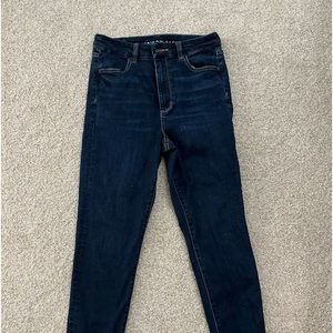American Eagle sz 8 curvy high rise begging